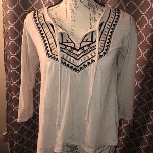 3/4 sleeve beige Hollister shirt